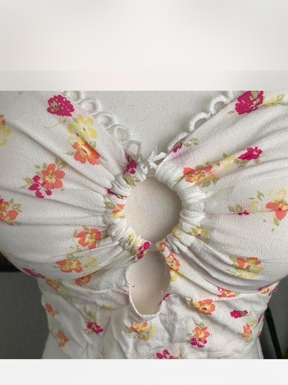 SO White Floral Keyhole Puff Sleeve Crop Top with Pink & Orange Blooms - Picture 5 of 5